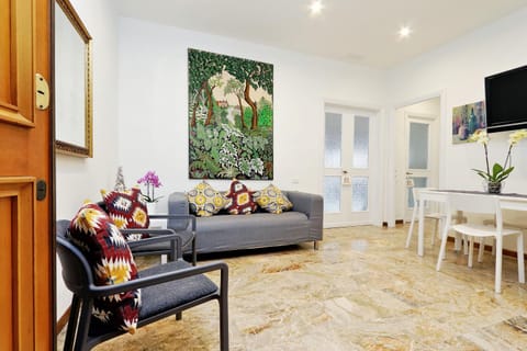 Communal lounge/ TV room, Living room, Dining area