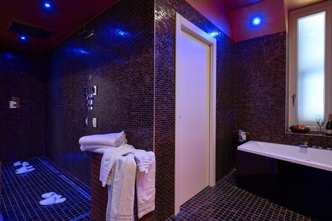 Hot Tub, Sauna, Steam room, Spa and wellness centre/facilities