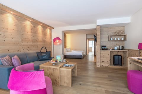 TV and multimedia, Living room, Photo of the whole room, Seating area