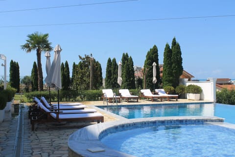 Day, Garden, Garden view, Pool view, Swimming pool, sunbed