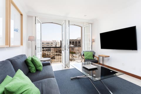 Communal lounge/ TV room, TV and multimedia, Living room, Seating area