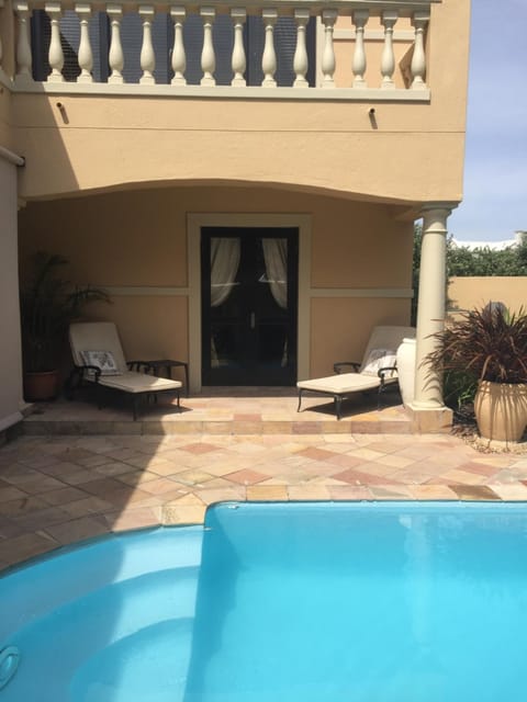 Roman Retreat Bed and Breakfast in Cape Town