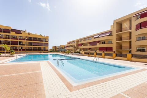 Facade/entrance, Swimming pool