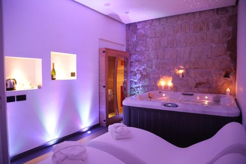 Hot Tub, Sauna, Spa and wellness centre/facilities