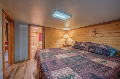 Coyote Cabin - Private Hot Tub - Upper Canyon Cabin in Ruidoso