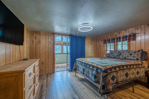 Coyote Cabin - Private Hot Tub - Upper Canyon Cabin in Ruidoso