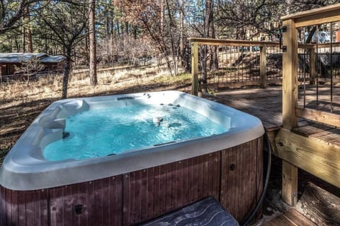 Coyote Cabin - Private Hot Tub - Upper Canyon Cabin in Ruidoso