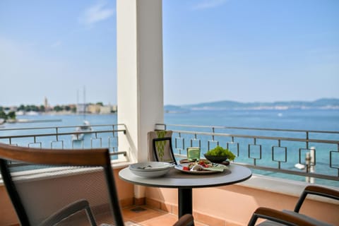 Day, View (from property/room), Balcony/Terrace, Seating area, City view, Landmark view, Sea view, Street view