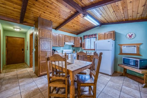 Roadrunner - Cozy Cabin - Whirlpool and Hot Tub Cabin in Ruidoso