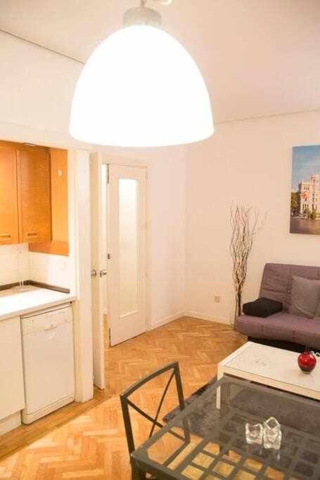 Un elegante piso para descubrir Madrid Apartment in Centro