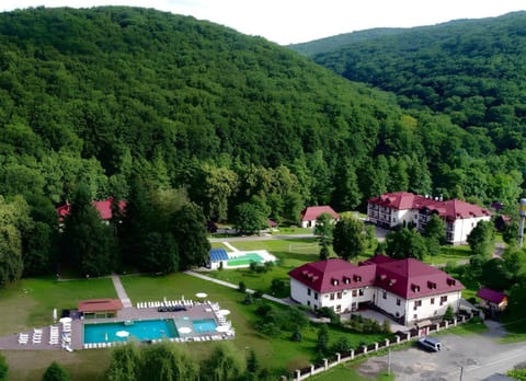 Property building, Restaurant/places to eat, Natural landscape, View (from property/room), On site, Mountain view, Area and facilities, Swimming pool, Breakfast