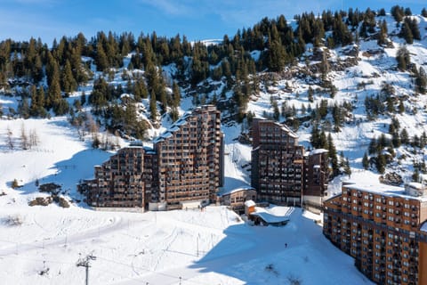 Property building, Day, Natural landscape, Winter, City view, Mountain view