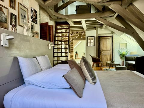 Other, Photo of the whole room, Bedroom