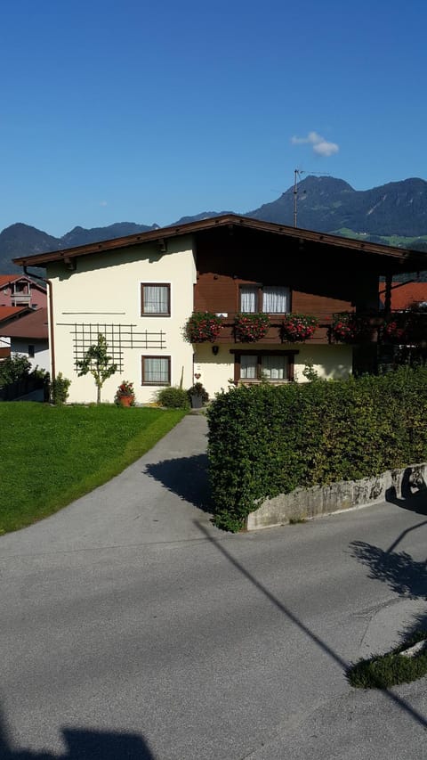 Property building, Neighbourhood
