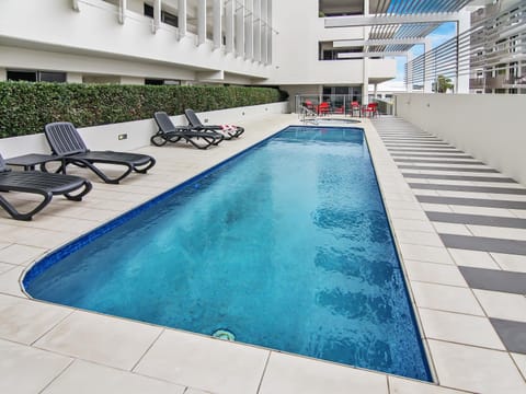 Day, Pool view, Swimming pool, sunbed