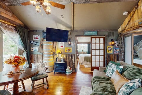 Walk to Trails and Fishing Spots! Lake Ozark Escape Apartment in Village Four Seasons