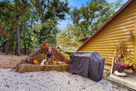 Walk to Trails and Fishing Spots! Lake Ozark Escape Apartment in Village Four Seasons