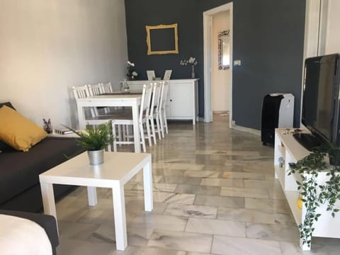 Apartamento con aire acondicionado en urbanización con piscina Apartment in Torremolinos