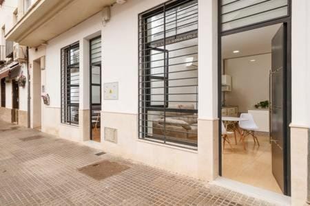 Facade/entrance, Balcony/Terrace