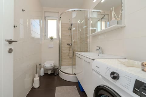 Basa modern ap by the beach Apartment in Novalja