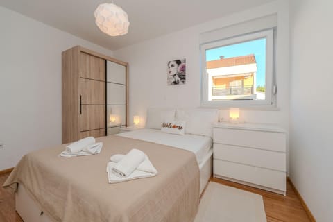 Basa modern ap by the beach Apartment in Novalja