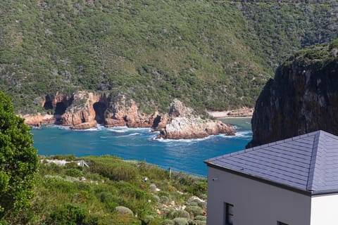 Mountain view, Sea view