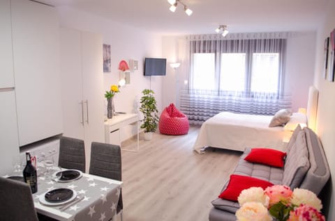 Photo of the whole room, Seating area, Bedroom