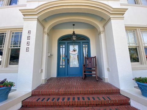 Property building, Facade/entrance