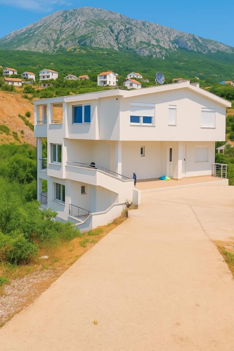 Apartments Lejla Apartment in Ulcinj Municipality