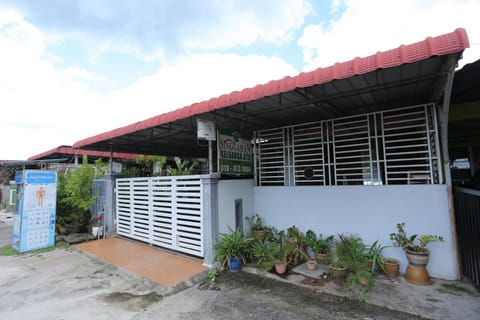 Facade/entrance