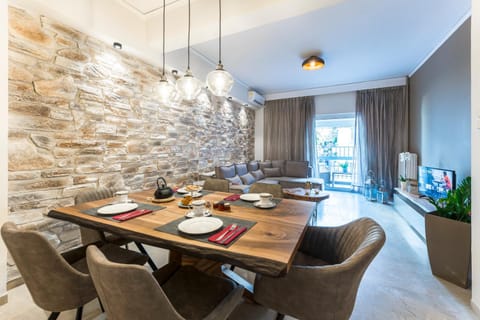 TV and multimedia, Living room, Seating area, Dining area