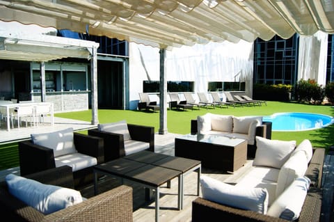 Garden, Lounge or bar, Swimming pool, sunbed