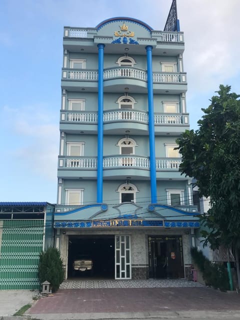 Property building, Day