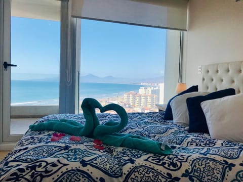 Property building, Bed, Natural landscape, Photo of the whole room, Bedroom, Sea view, Family