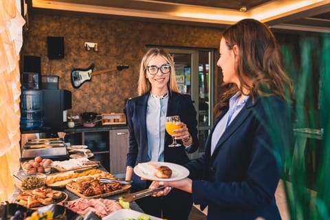 Guests, Breakfast, Buffet breakfast