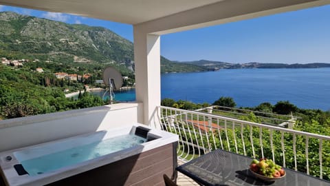 Natural landscape, Hot Tub, View (from property/room), Balcony/Terrace, Mountain view