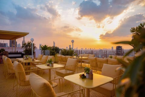 Restaurant/places to eat, Lounge or bar