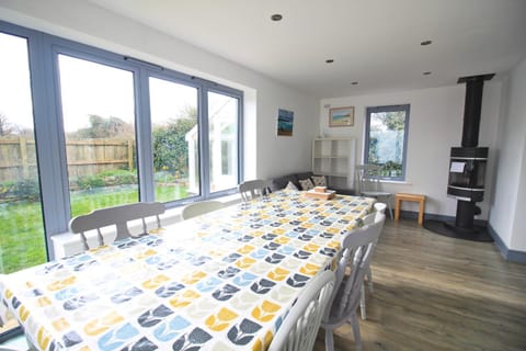MODERN HOLIDAY HOME central St Merryn House in England