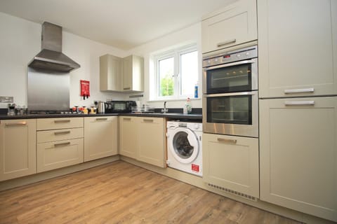 MODERN HOLIDAY HOME central St Merryn House in England