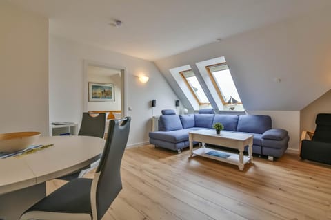 Living room, Dining area, Food, Food
