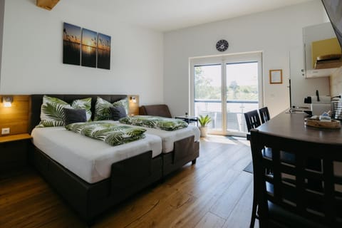 Living room, Photo of the whole room, Seating area, kitchen