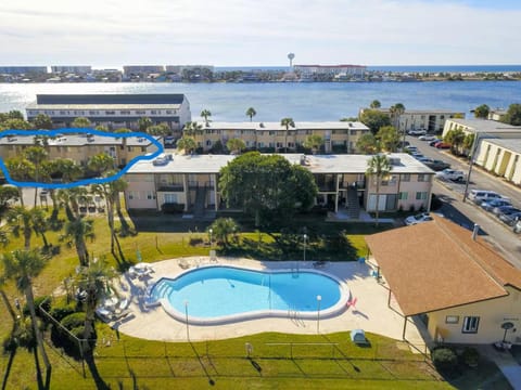 Property building, Neighbourhood, Natural landscape, Bird's eye view, Swimming pool
