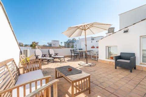 Property building, Balcony/Terrace, Living room