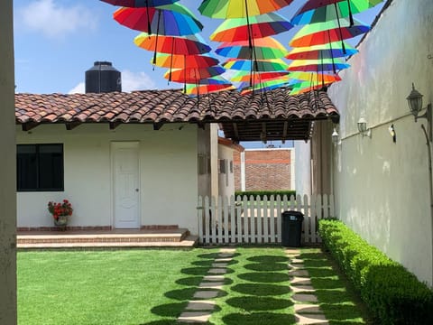 Property building, Garden, Parking