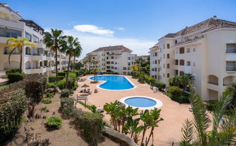 Property building, Natural landscape, Pool view, Swimming pool, Location, sunbed