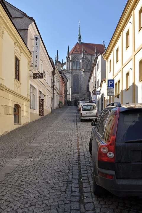Facade/entrance, Off site