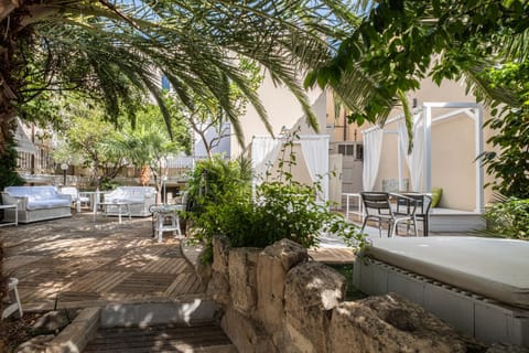 Garden, Living room, Seating area, Garden view