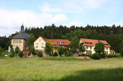 Day, Neighbourhood