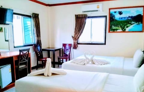 Photo of the whole room, Bedroom, Family
