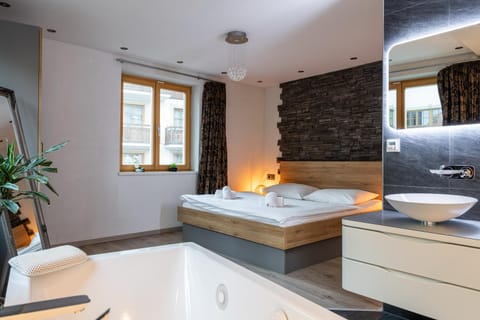 Bathroom, Photo of the whole room, Bedroom